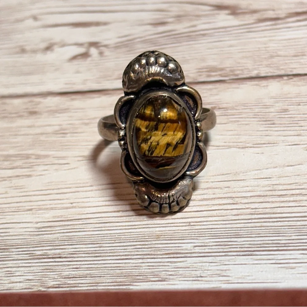 Sterling Silver tiger’s eye Navajo Pattern RingEstate Jewelry